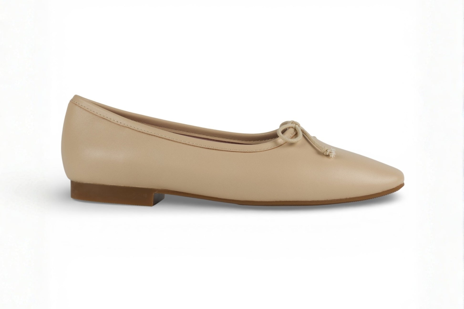 Roma Pearl Leather Elegant Flat shoe on a white background
