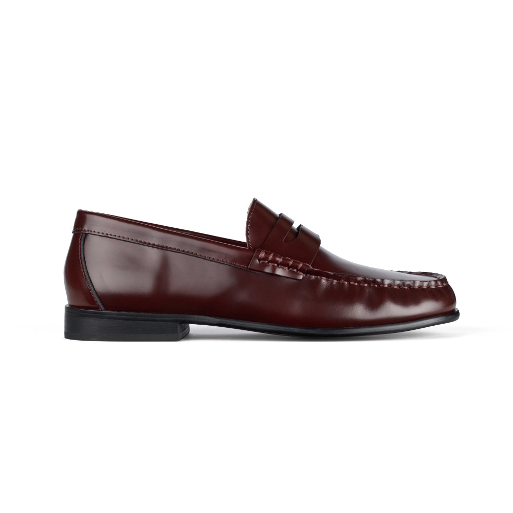 Side view of Buffalo Loafers in rich burgundy, combining elegance and bold style.