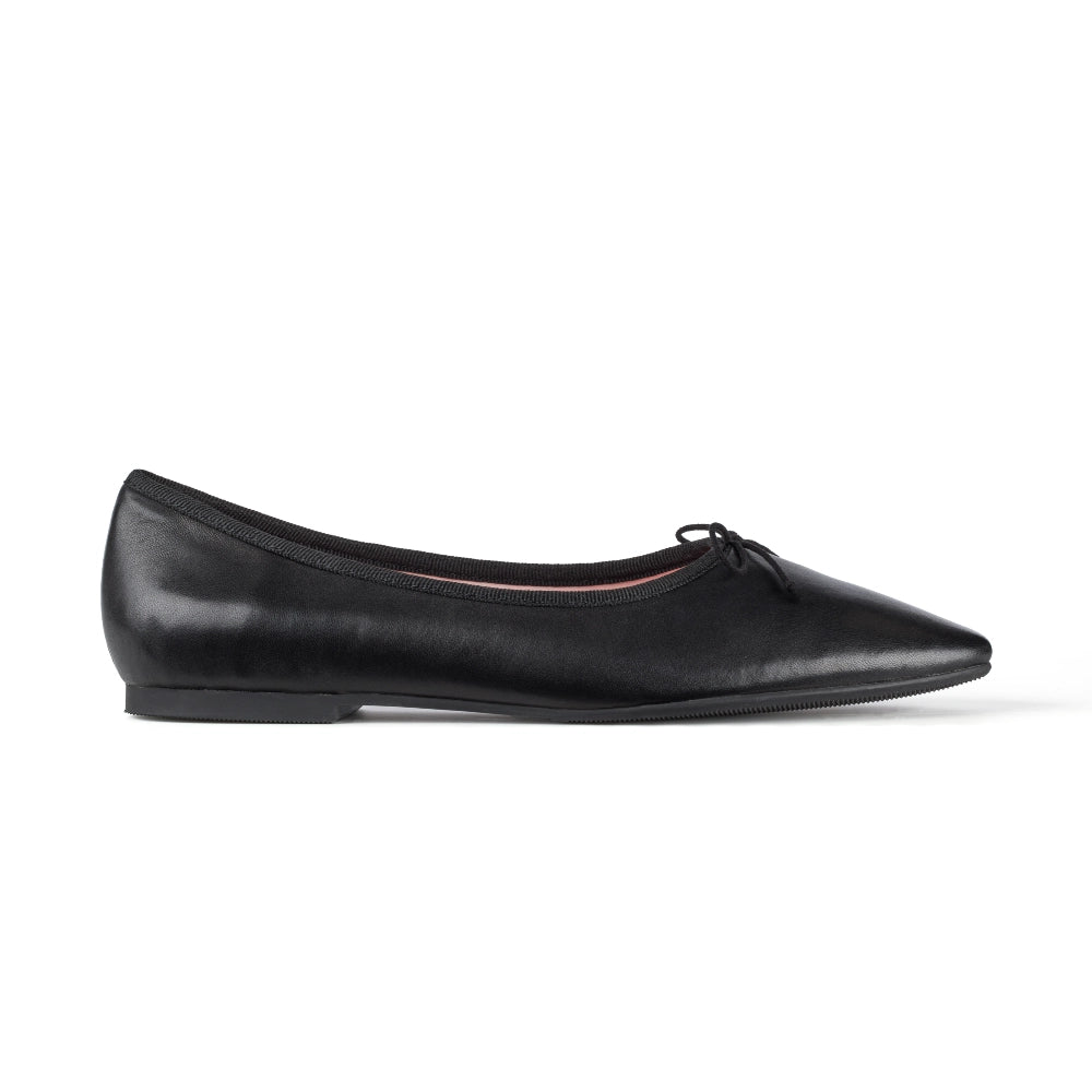 Side view of Venice Flats Black, demonstrating its sleek silhouette and classic design, perfect for both professional and casual settings.

