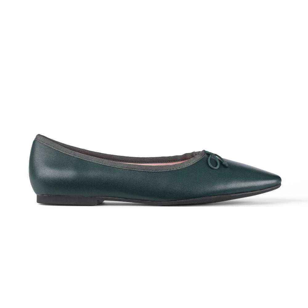 Side view of Venice Flats Green, showcasing the sleek, streamlined silhouette and vibrant color perfect for everyday elegance.

